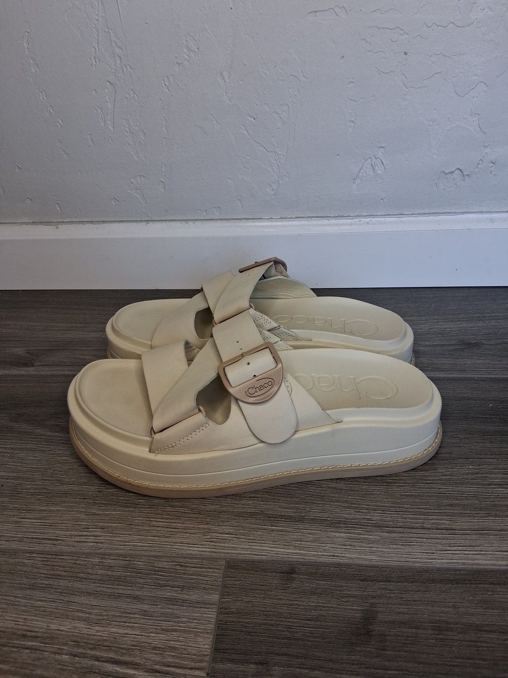 Chaco Women’s Size 8 Beige Platform Sandals Strappy Comfort Slides Adjustable